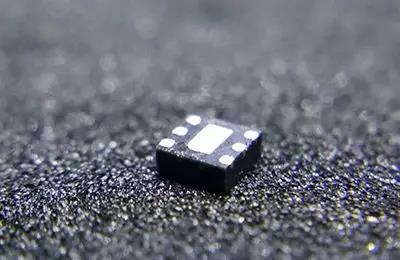 国内UHF RFID传感器芯片面世,将助力实现“无源测温”(图2) 国内UHF RFID传感器芯片面世,将助力实现“无源测温”(图2)